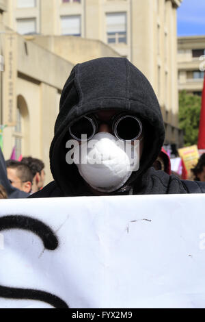 Montpelllier, Languedoc-Roussillon, Francia: 28 Aprile, 2016. Manifestazione contro la riforma El Khomri del codice francese del lavoro. Foto Stock