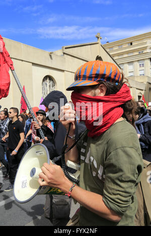 Montpelllier, Languedoc-Roussillon, Francia: 28 Aprile, 2016. Manifestazione contro la riforma El Khomri del codice francese del lavoro. Foto Stock