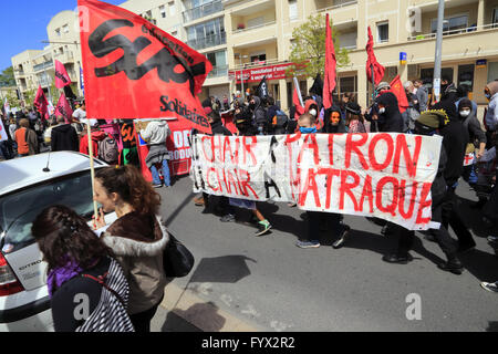 Montpelllier, Languedoc-Roussillon, Francia: 28 Aprile, 2016. Manifestazione contro la riforma El Khomri del codice francese del lavoro. Foto Stock