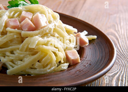 Fettuccine alla papalina Foto Stock