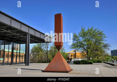 Obelisco rotto, da Barnett Newman, Nuova Galleria Nazionale, il Kulturforum, Grosser Tiergarten, il Tiergarten, nel quartiere Mitte di Berlino, Germania 7 Neue Nationalgalerie Foto Stock