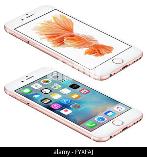 Varna, Bulgaria - 25 Ottobre 2015: Rose Gold Apple iPhone 6S si trova sulla superficie con iOS 9 di sistema operativo mobile Foto Stock