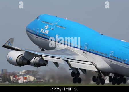 KLM Royal Dutch Airlines Boeing 747-400 Flugzeug Flughafen Amsterdam Schiphol Foto Stock