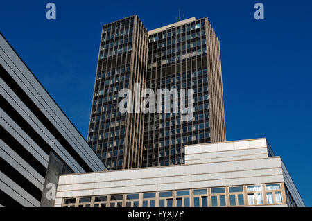 Edificio a torre Steglitzer Kreisler, Schlossstrasse, Steglitz, Berlin, Germania / Inquinamento da amianto Foto Stock