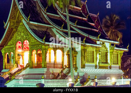 Asia. Il sud-est asiatico. Laos. Provincia di Luang Prabang, Royal Palace Museo Nazionale, Wat Ho Pha Bang. Foto Stock