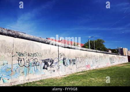 Memoriale del Muro di Berlino con graffiti. Foto Stock