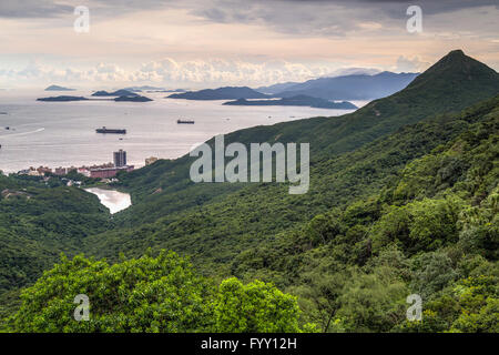 Mare visto dal Victoria Peak, Hong Kong durante il tramonto Foto Stock