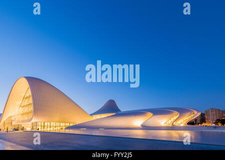 BAKU- Luglio 20: Heydar Aliyev centro sulla luglio 20, 2015 a Baku, Az Foto Stock