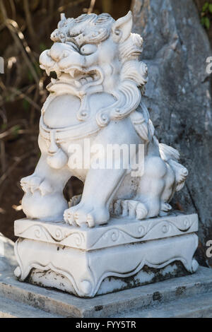 Stile asiatico statua del leone, montagne di marmo, Vietnam Foto Stock