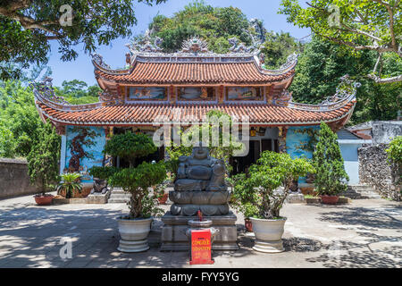 Tam Pagoda tailandese in montagne di marmo, Vietnam Foto Stock