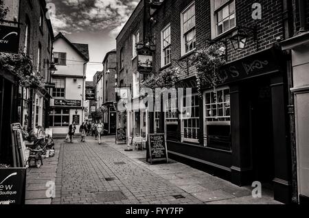 Fotografia di strada a Hereford, Inghilterra, ripresa in B&W Foto Stock