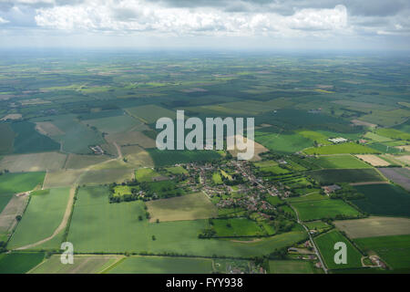 Una veduta aerea del villaggio di Whissonsett e la circostante campagna di Norfolk Foto Stock