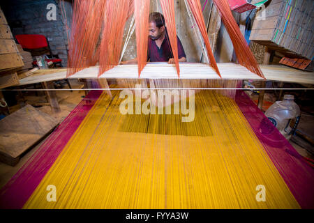 Abdul kuddus sawon (38 anni) un benarashi palli lavoratore © jahangir alam onuchcha/alamy Foto Stock