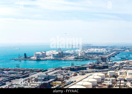 Vista della banchina di carico delle merci nel porto di Barcellona in Catalogna, Spagna Foto Stock