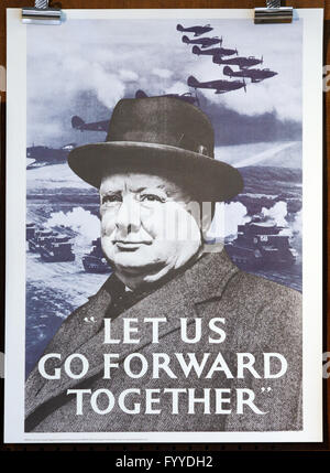 Seconda Guerra Mondiale poster Winston Churchill andiamo avanti insieme Foto Stock