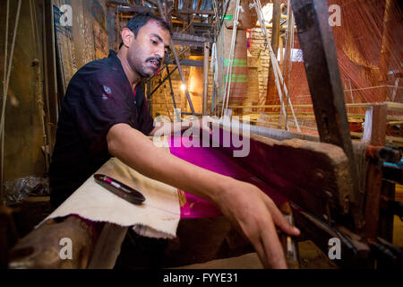 Abdul kuddus sawon (38 anni) un benarashi palli lavoratore © jahangir alam onuchcha/alamy Foto Stock