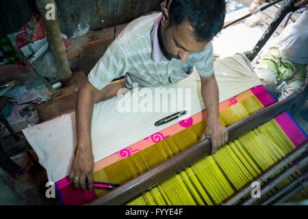 Md. irfan (36 anni) un benarashi palli lavoratore © jahangir alam onuchcha/alamy Foto Stock