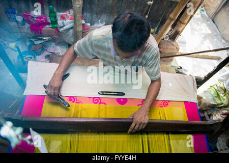 Md. irfan (36 anni) un benarashi palli lavoratore © jahangir alam onuchcha/alamy Foto Stock