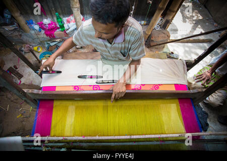 Md. irfan (36 anni) un benarashi palli lavoratore © jahangir alam onuchcha/alamy Foto Stock