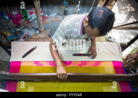 Md. irfan (36 anni) un benarashi palli lavoratore © jahangir alam onuchcha/alamy Foto Stock