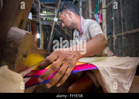 Md. irfan (36 anni) un benarashi palli lavoratore © jahangir alam onuchcha/alamy Foto Stock