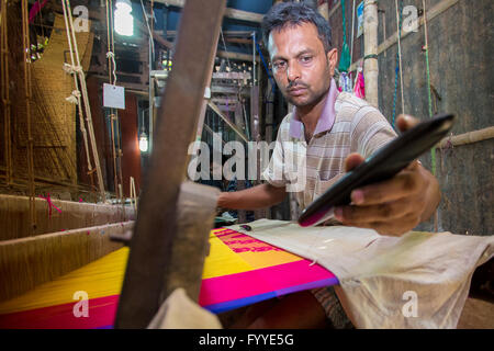 Md. irfan (36 anni) un benarashi palli lavoratore © jahangir alam onuchcha/alamy Foto Stock