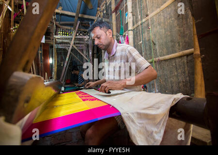 Md. irfan (36 anni) un benarashi palli lavoratore © jahangir alam onuchcha/alamy Foto Stock