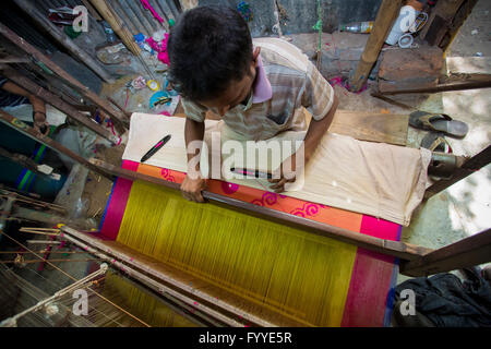 Md. irfan (36 anni) un benarashi palli lavoratore © jahangir alam onuchcha/alamy Foto Stock