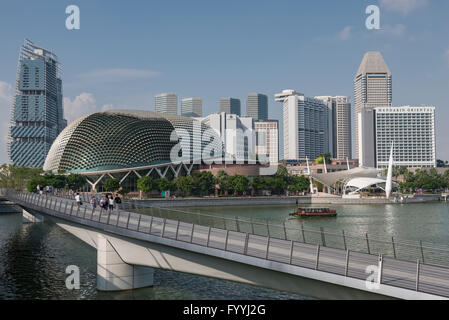 Esplanade i teatri sulla baia e Marina Centro Skyline, Singapore Foto Stock