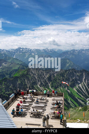 Vista sulla piattaforma di osservazione al Nebelhorn Foto Stock