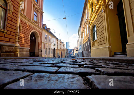 Vecchia strada lastricata di Zagabria città alta Foto Stock