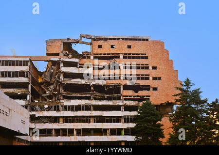 Rovine del Ministero della Difesa edificio dal bombardamento della NATO - BELGRADE SERBIA Foto Stock
