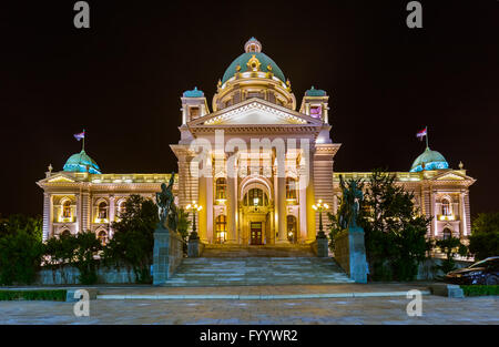 Il Parlamento della Repubblica di Serbia a Belgrado di notte Foto Stock