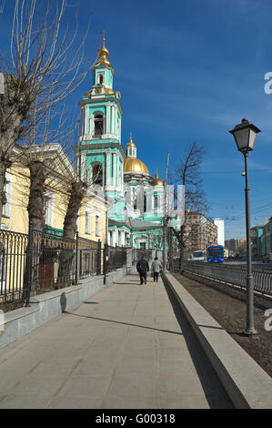 Panorama della città. Vista sulla cattedrale epifania in Yelokhovo (1835-1853), Spartakovskaya street, 15, stile impero, Mosca Foto Stock