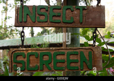 Segno a Selva Verde Lodge at Sarapiqui in Costa Rica. Il lodge con eco-credenziali è situato nella foresta pluviale. Foto Stock