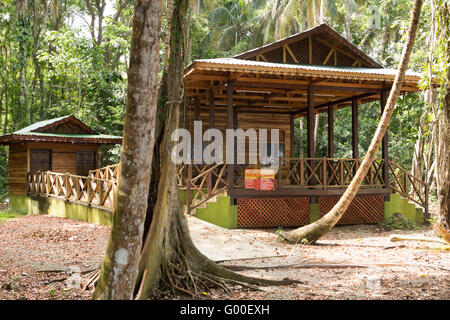 Alloggio vicino a Manzanillo Beach in Costa Rica. La spiaggia è vicino a Puerto Viejo del paese Limon provincia. Foto Stock