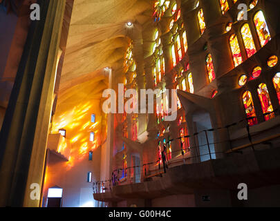 Interno della Sagrada Familia Foto Stock