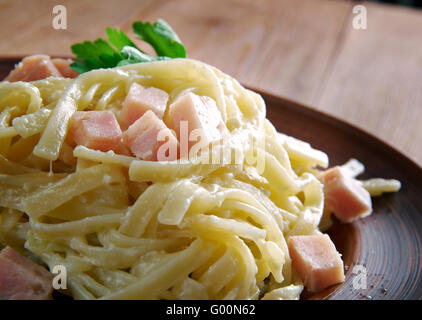 Fettuccine alla papalina Foto Stock