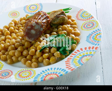 Cocido lebaniego - piatto tradizionale della regione di Liébana in Cantabria, Spagna. Foto Stock