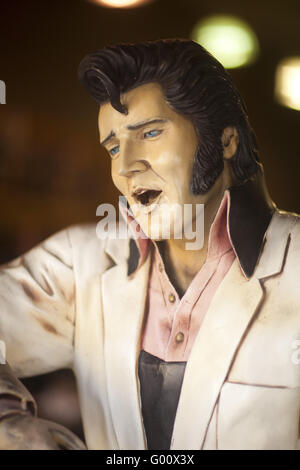 Statua di Elvis, negozio di articoli da regalo, Hollywood Boulevard, Hollywood, California, Stati Uniti d'America Foto Stock