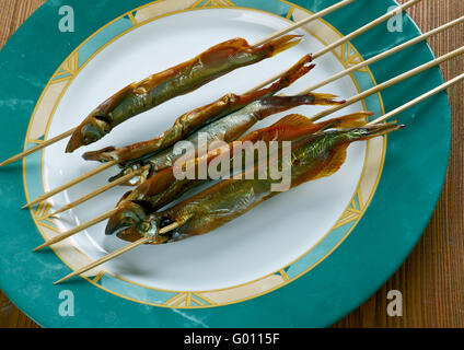 Steckerlfisch - grigliate di pesce su un bastone.considerato una specialità di Austria, in Baviera e in Franconia. Foto Stock