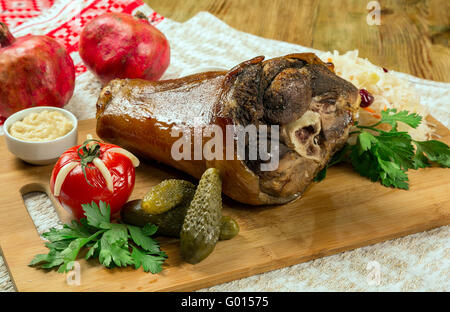 Arrosto di maiale il fuso a snodo con verdure Foto Stock