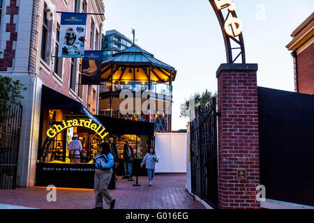 Ghirardelli Square in San Francisco California maker di ottimi dolci e famoso per il loro cioccolato Foto Stock