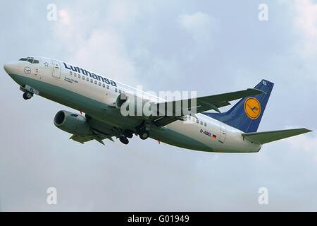 Boeing 737-300 da Lufthansa al decollo Foto Stock