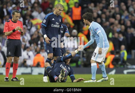 Pépé e David Silva in azione durante il match di Champions League Manchester City - real madrid Foto Stock