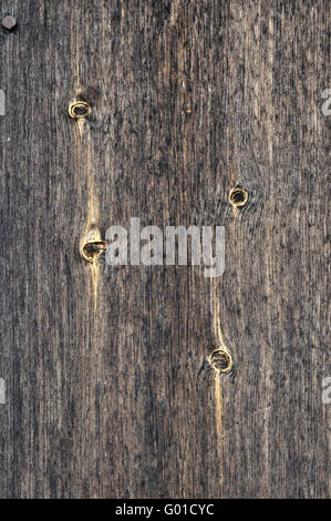 Close up scuri in legno stagionato sfondo con nodi Foto Stock