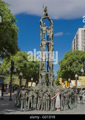 In Spagna, in Catalogna, provincia di Tarragona, Tarragonas comarca, Tarragona, scultura su una piramide umana o castellers Foto Stock