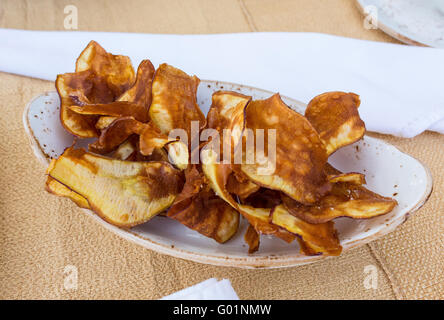 COSTA RICA - dolce fritto potato chips su piastra Foto Stock