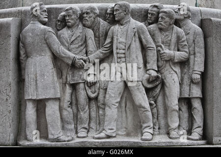 Le piastre sulla Dr-Karl-Lueger-Platz a Vienna, Austria, Europa Foto Stock