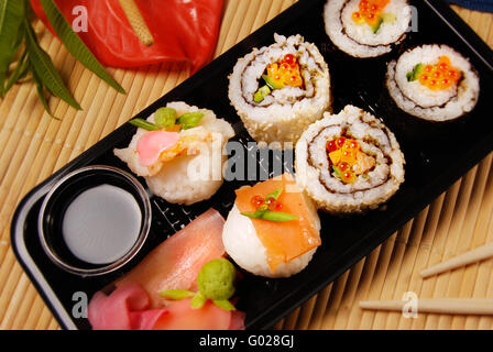 Preparate di fresco sushi Foto Stock